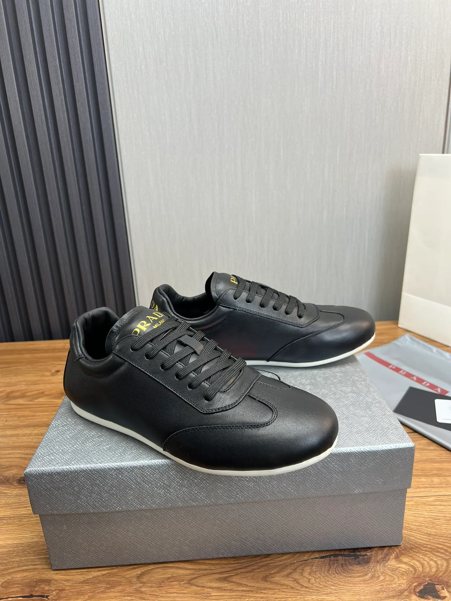 Men's shoes 💰520💰 [PRADA] Men's shoes are popular in the counter, official website is synchronized, 1 high-quality shipment ✔️Original cowhide spliced ​​with high-end waterproof cloth + cowhide lining, 1🆚1 replica, original sole, 38-45 (45 customized, non-refundable)